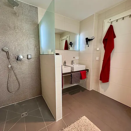 公寓 Aquamarin Ostseetraumsuite 10 *